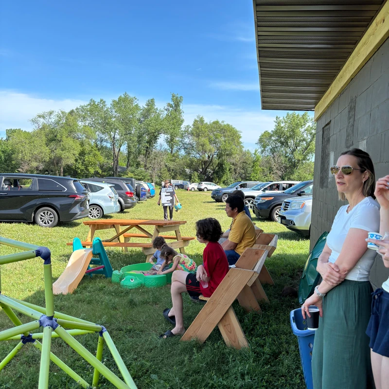 <b><span style="color:var(--primary-color-bg)">Summer Worship</span></b>